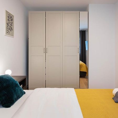 Design 2Bdr Apartment With Balcony- Free Parking Zagabria Esterno foto