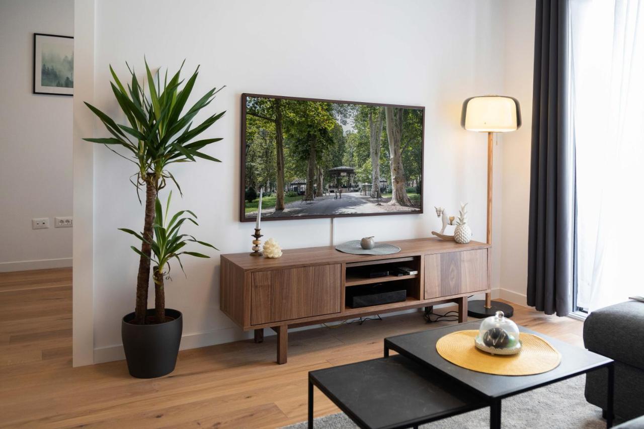 Design 2Bdr Apartment With Balcony- Free Parking Zagabria Esterno foto