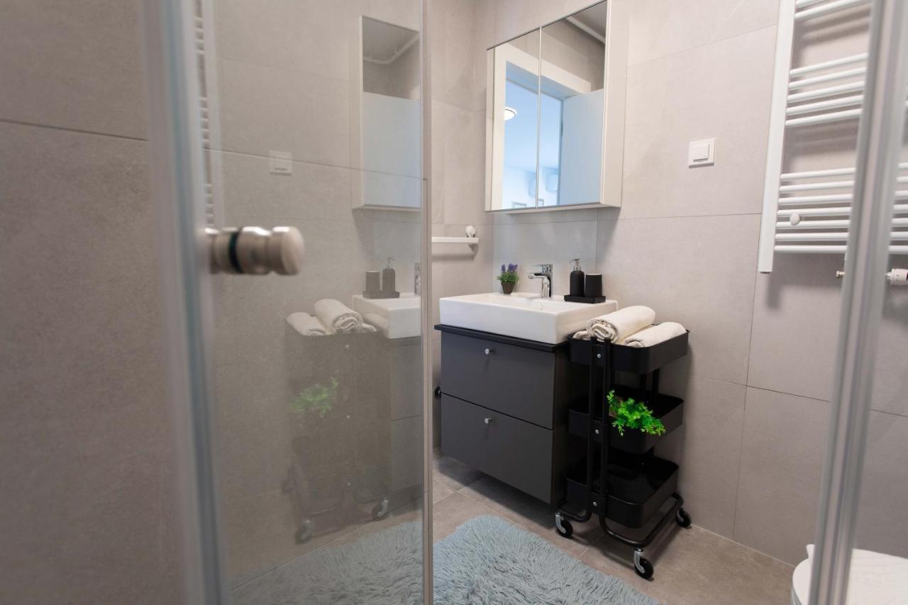 Design 2Bdr Apartment With Balcony- Free Parking Zagabria Esterno foto