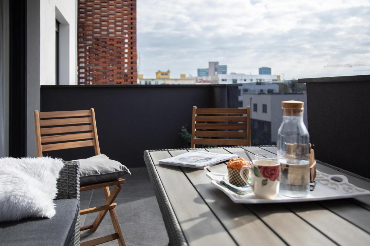 Design 2Bdr Apartment With Balcony- Free Parking Zagabria Esterno foto